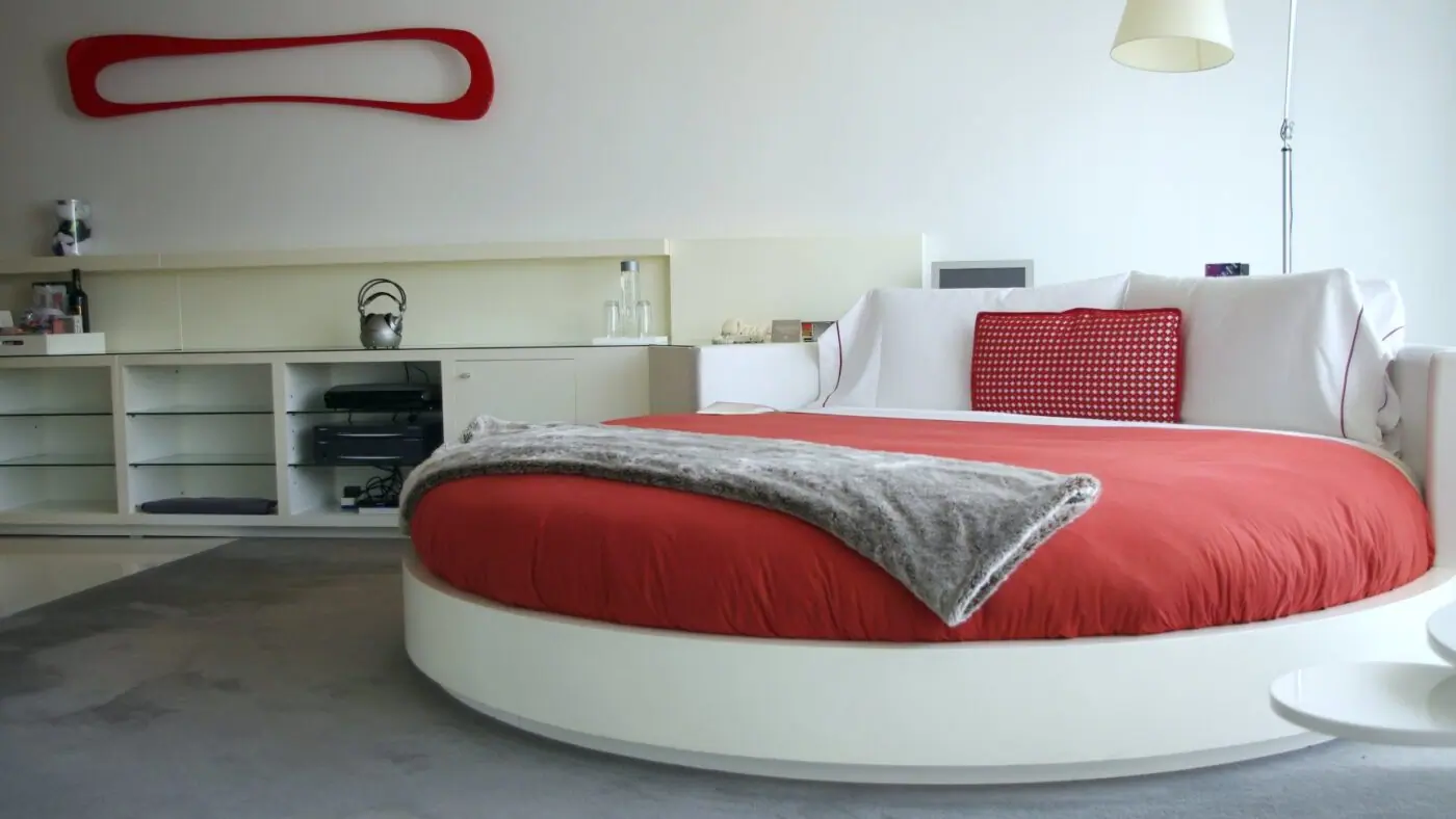 Round Beds in UK Homes: How to Make Them Work in Normal-Sized Bedrooms