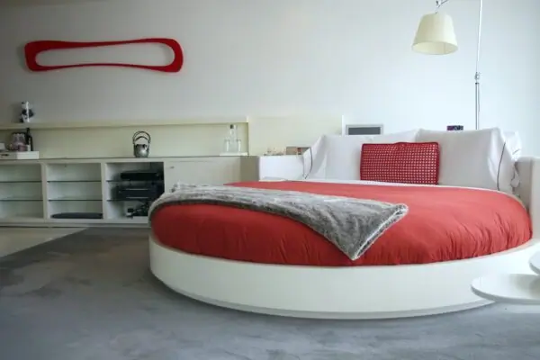 Round Beds in UK Homes: How to Make Them Work in Normal-Sized Bedrooms