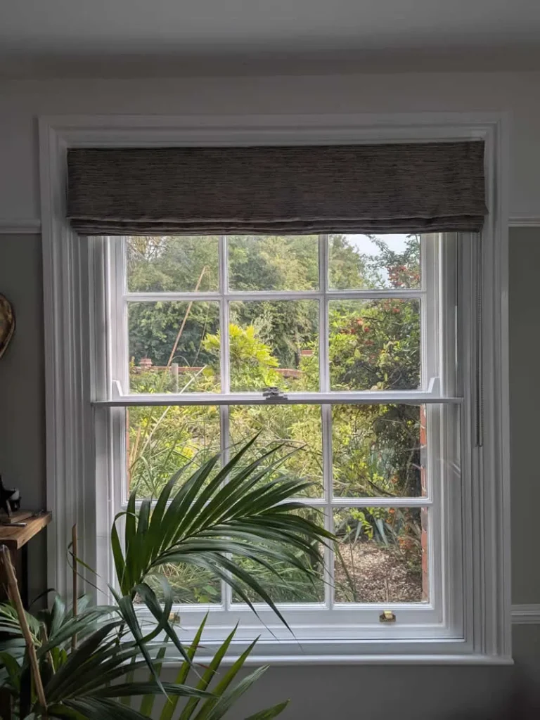 Why Is Your Window Screen Tearing? The Damage Location May Reveal the Cause 