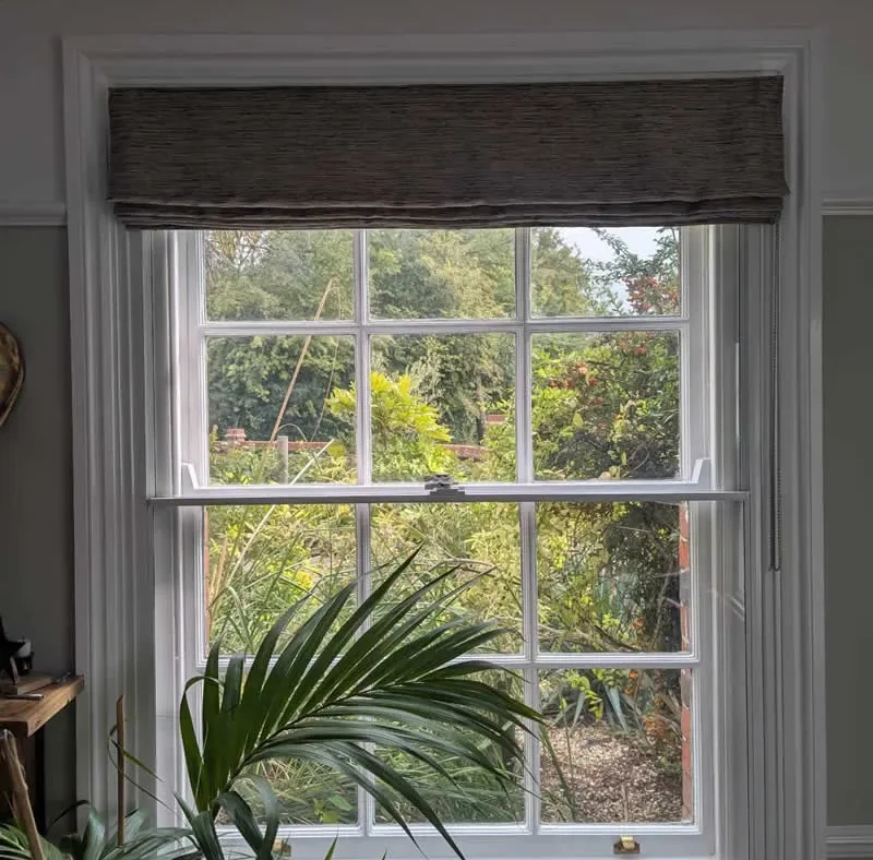 Why Is Your Window Screen Tearing? The Damage Location May Reveal the Cause 